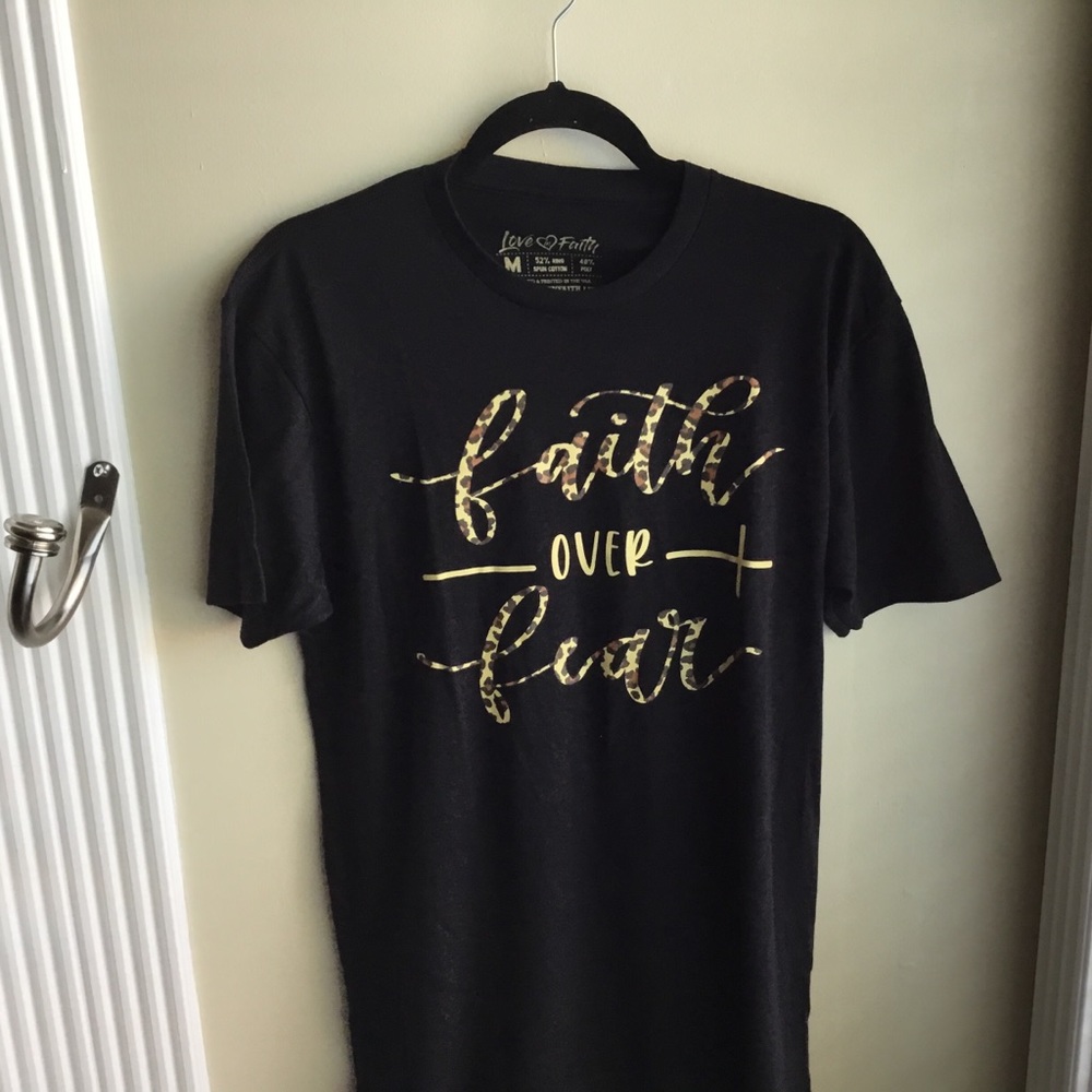 Graphics Women black medium T-shirt.
